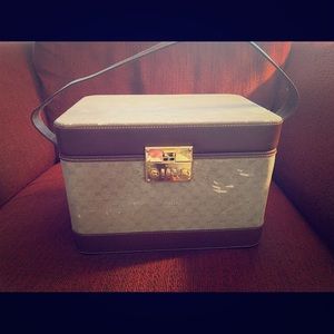 Gucci box bag (globetrotter precursor)